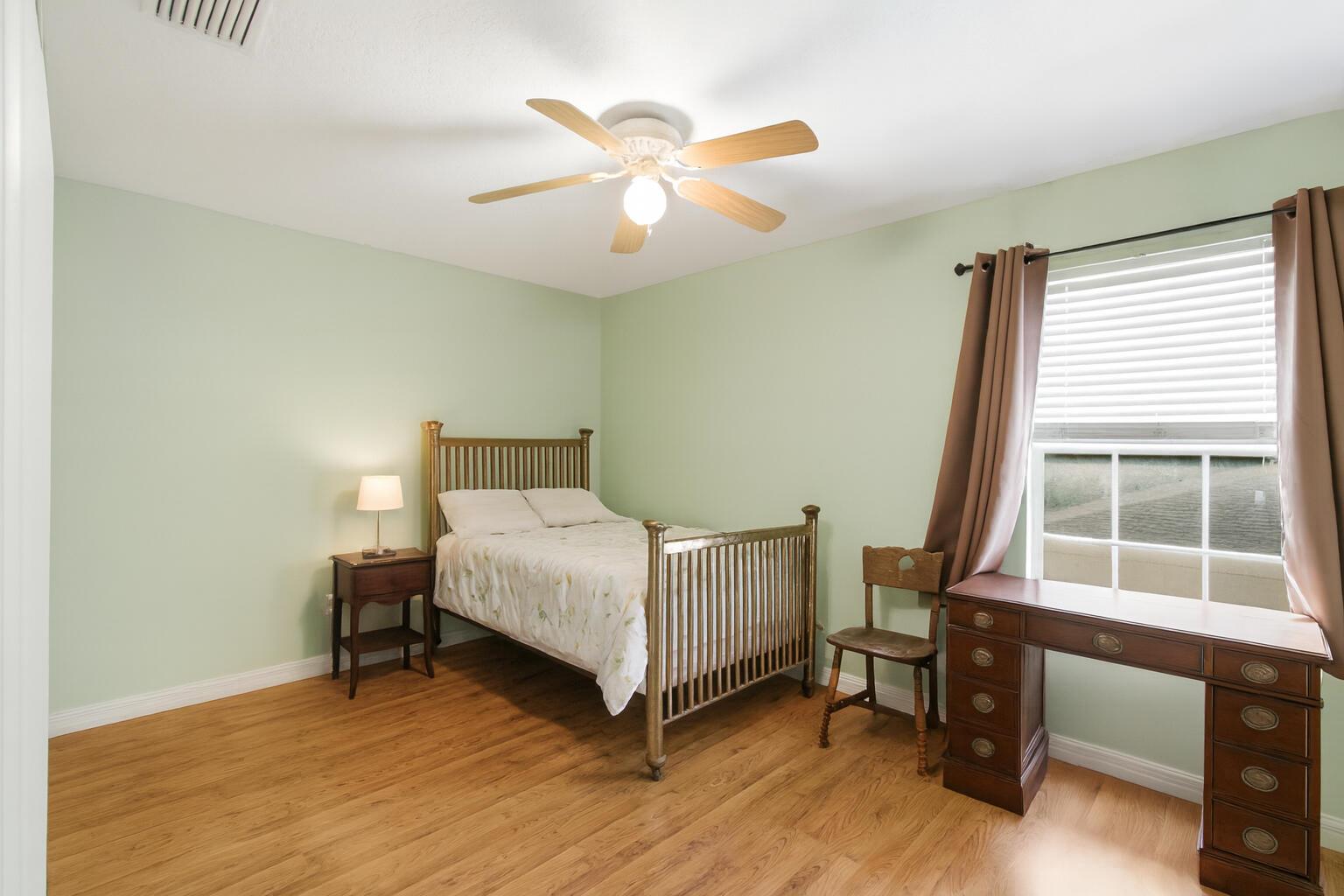 VERO LAKE ESTATES UNIT H- - Residential