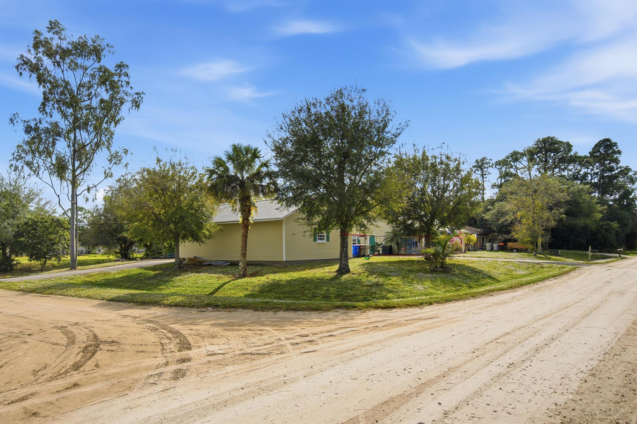 VERO LAKE ESTATES UNIT H- - Residential