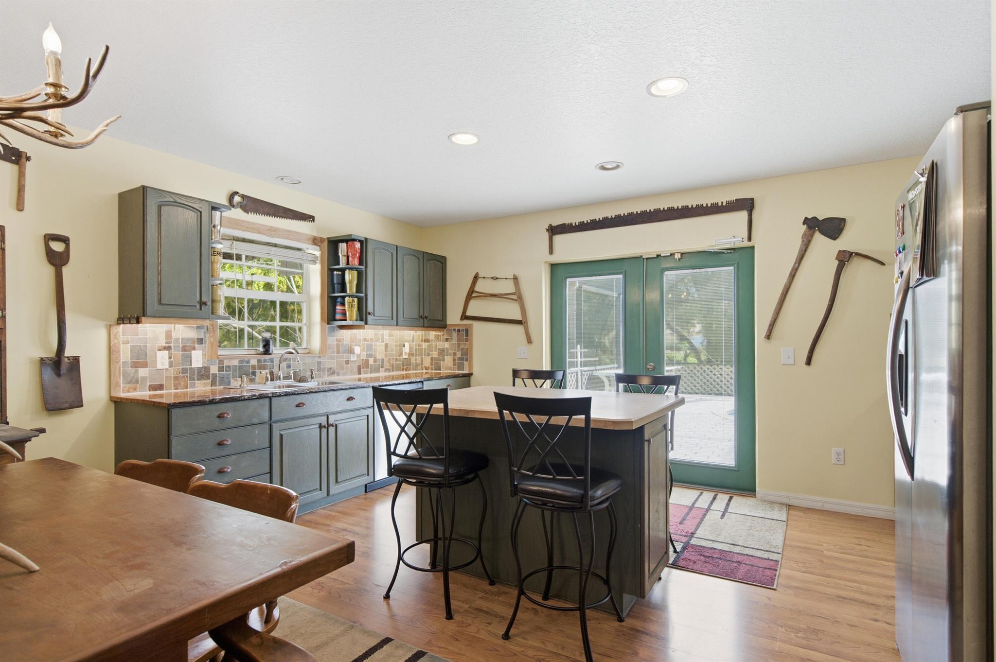 VERO LAKE ESTATES UNIT H- - Residential