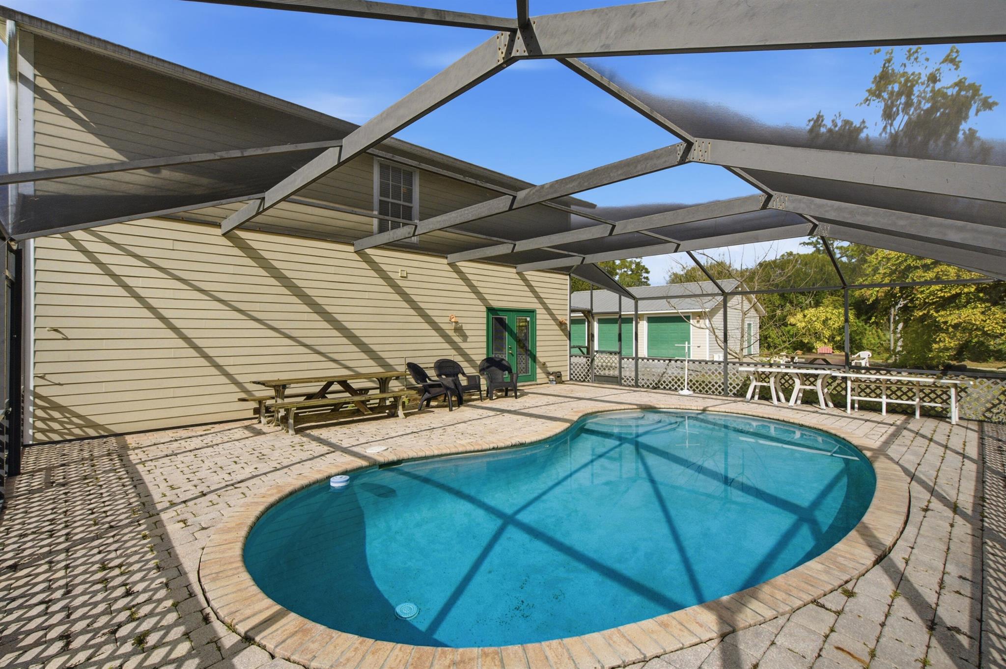 VERO LAKE ESTATES UNIT H- - Residential