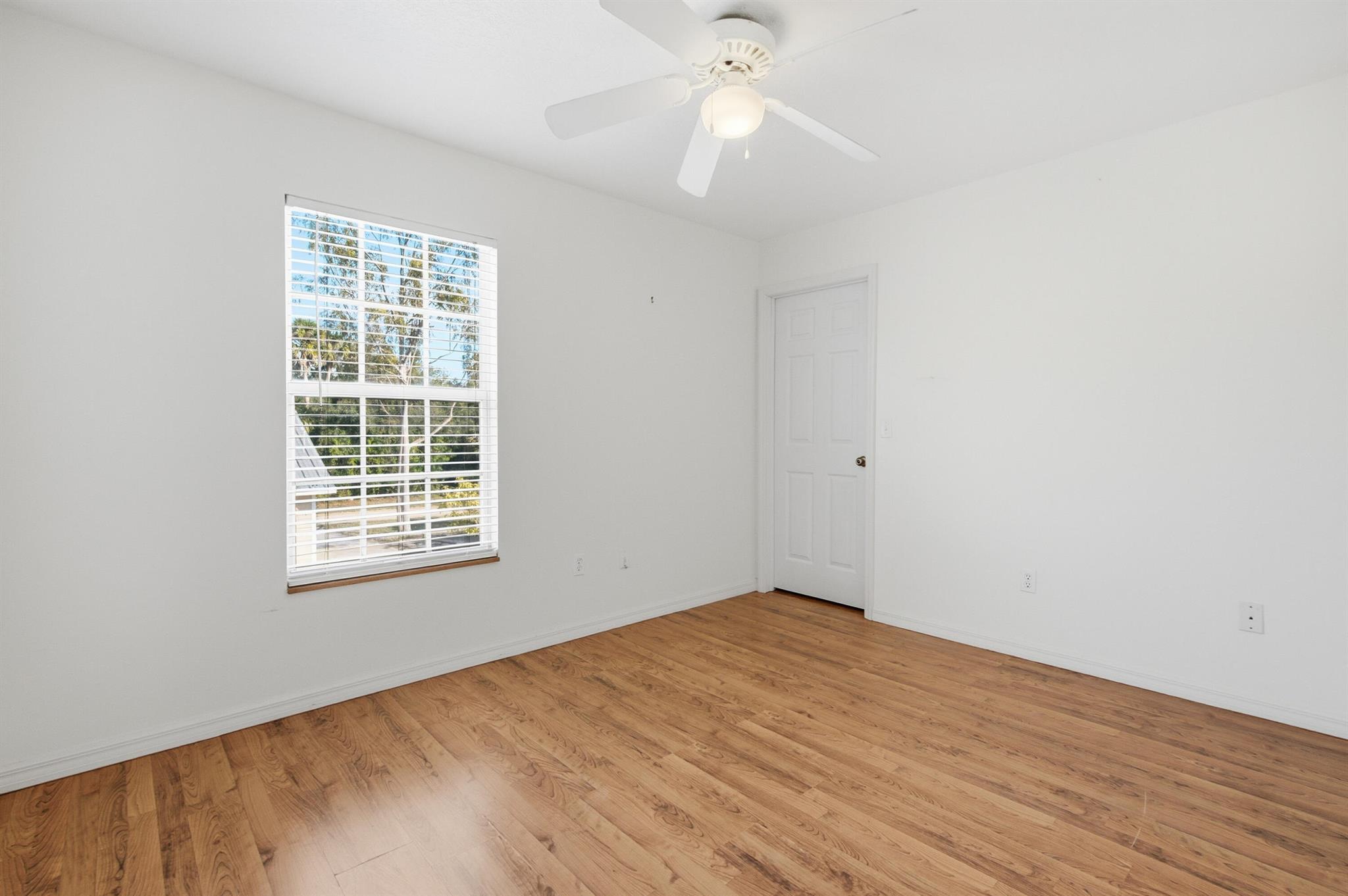 VERO LAKE ESTATES UNIT H- - Residential