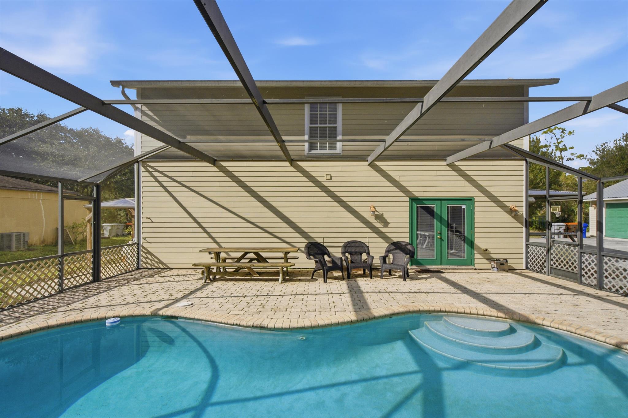 VERO LAKE ESTATES UNIT H- - Residential