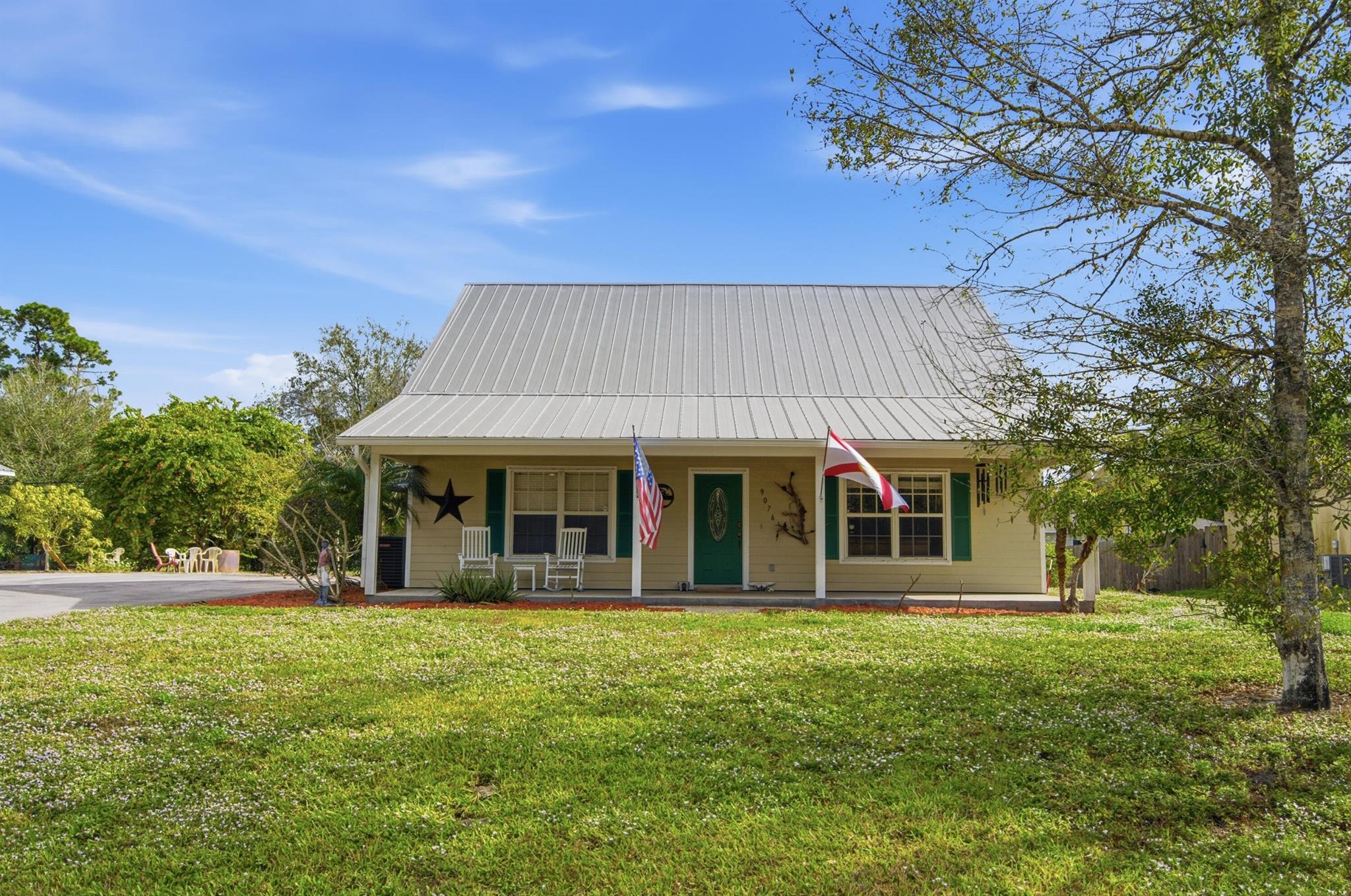 VERO LAKE ESTATES UNIT H- - Residential