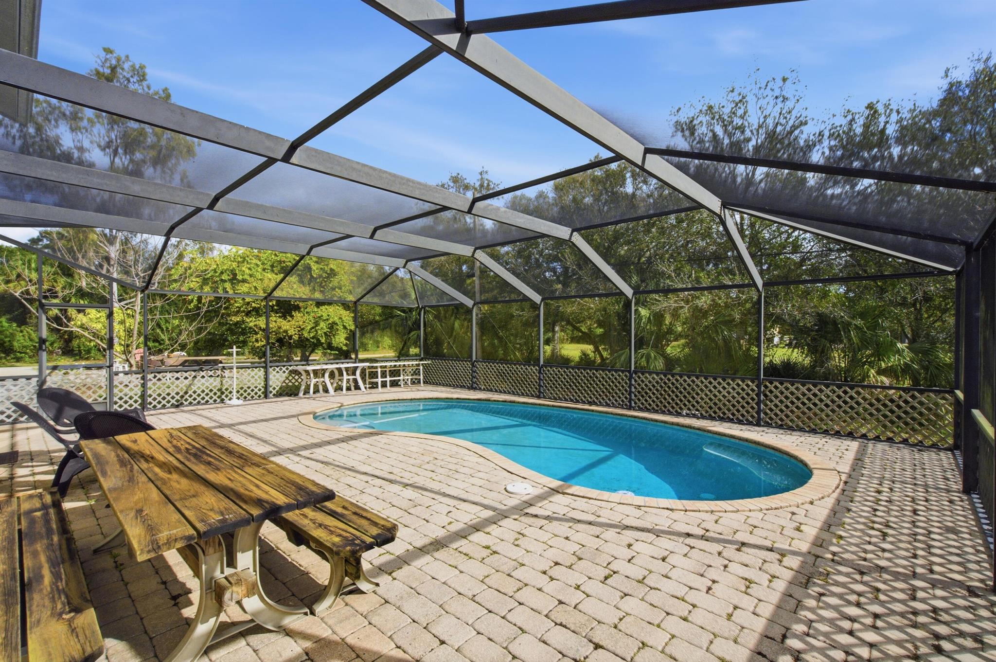 VERO LAKE ESTATES UNIT H- - Residential