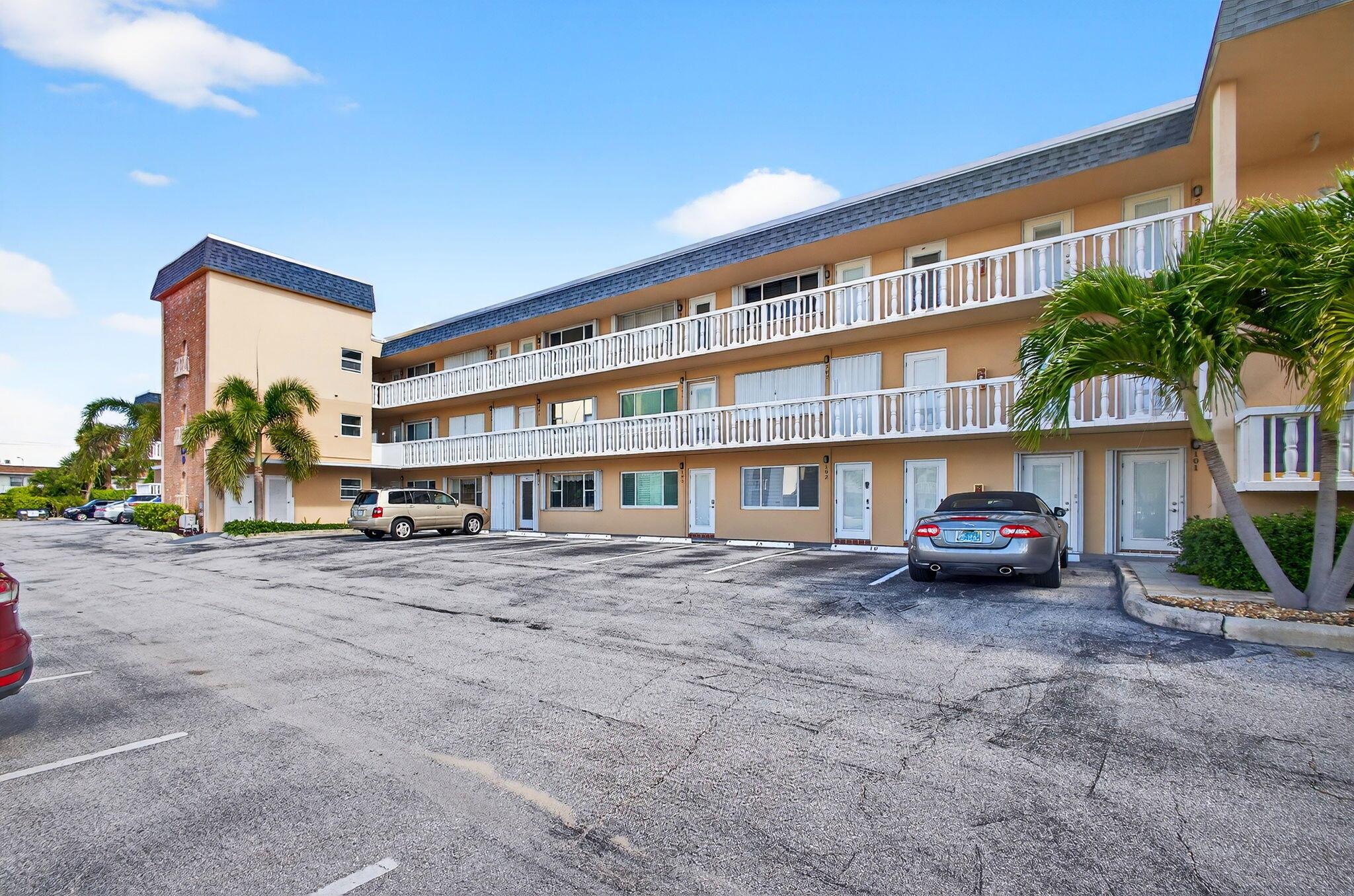 LAKE COLONY APTS THREE IN - Residential