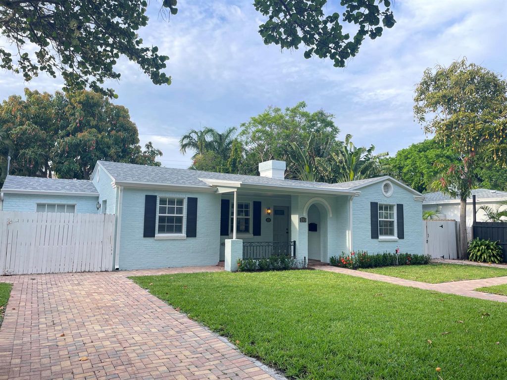 Photo of 205 Wenonah Place, West Palm Beach, FL 33405 (MLS # R10889933)