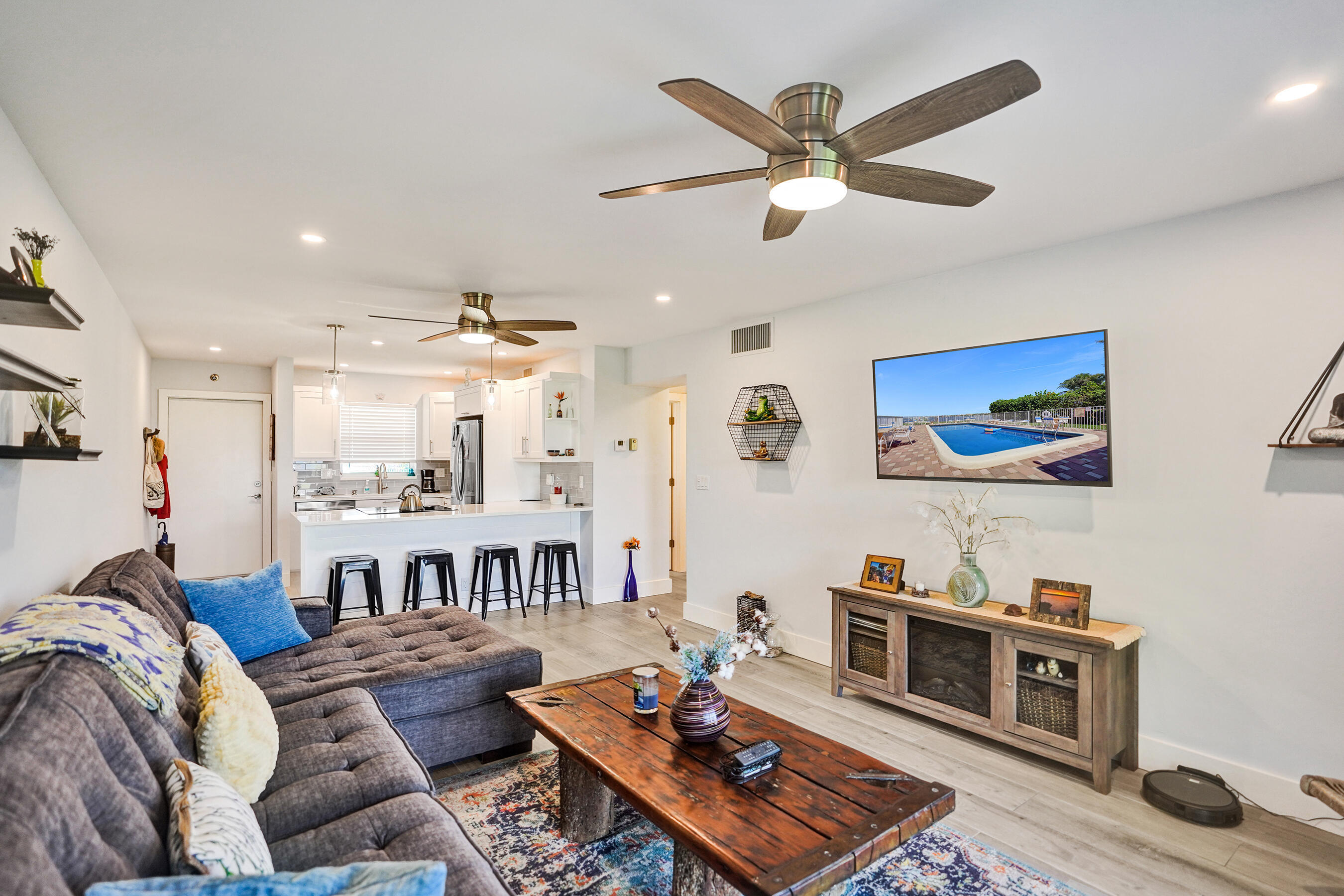 ISLAND TOWERS INC CONDO - Residential