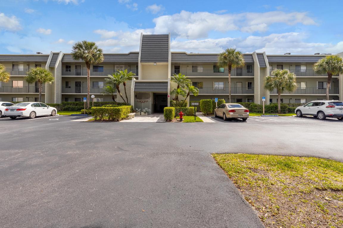 FOUNTAINS OF PALM BEACH CONDO 7 - Residential