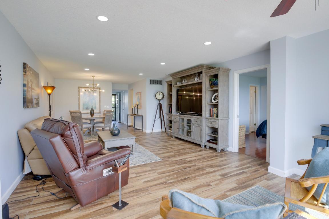 FOUNTAINS OF PALM BEACH CONDO 7 - Residential