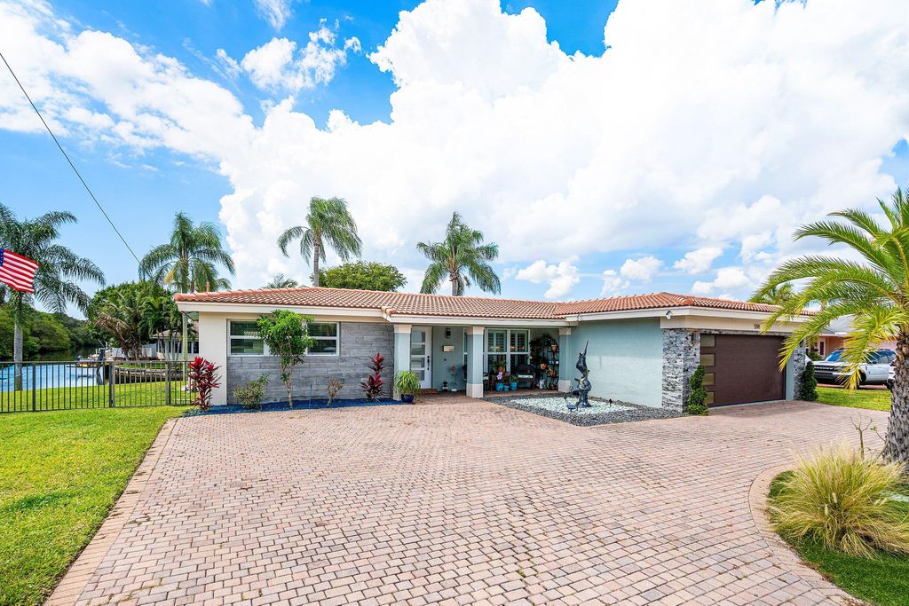 Photo of 598 W Palmetto Park Road, Boca Raton, FL 33432 (MLS # B26022767)