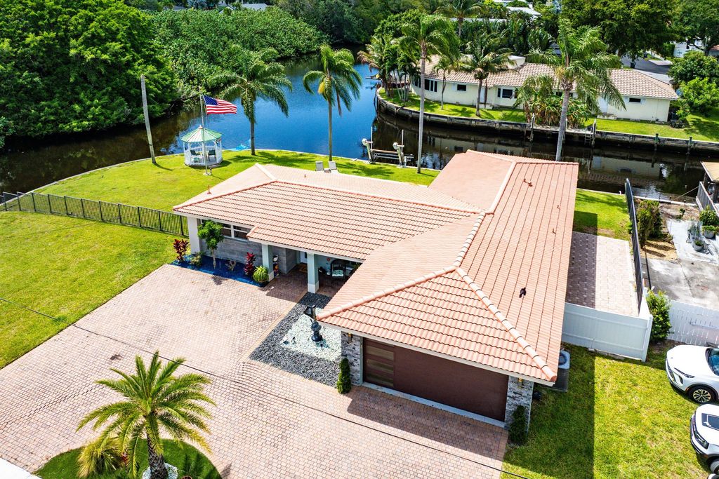 Photo of 598 W Palmetto Park Road, Boca Raton, FL 33432 (MLS # B26022767)