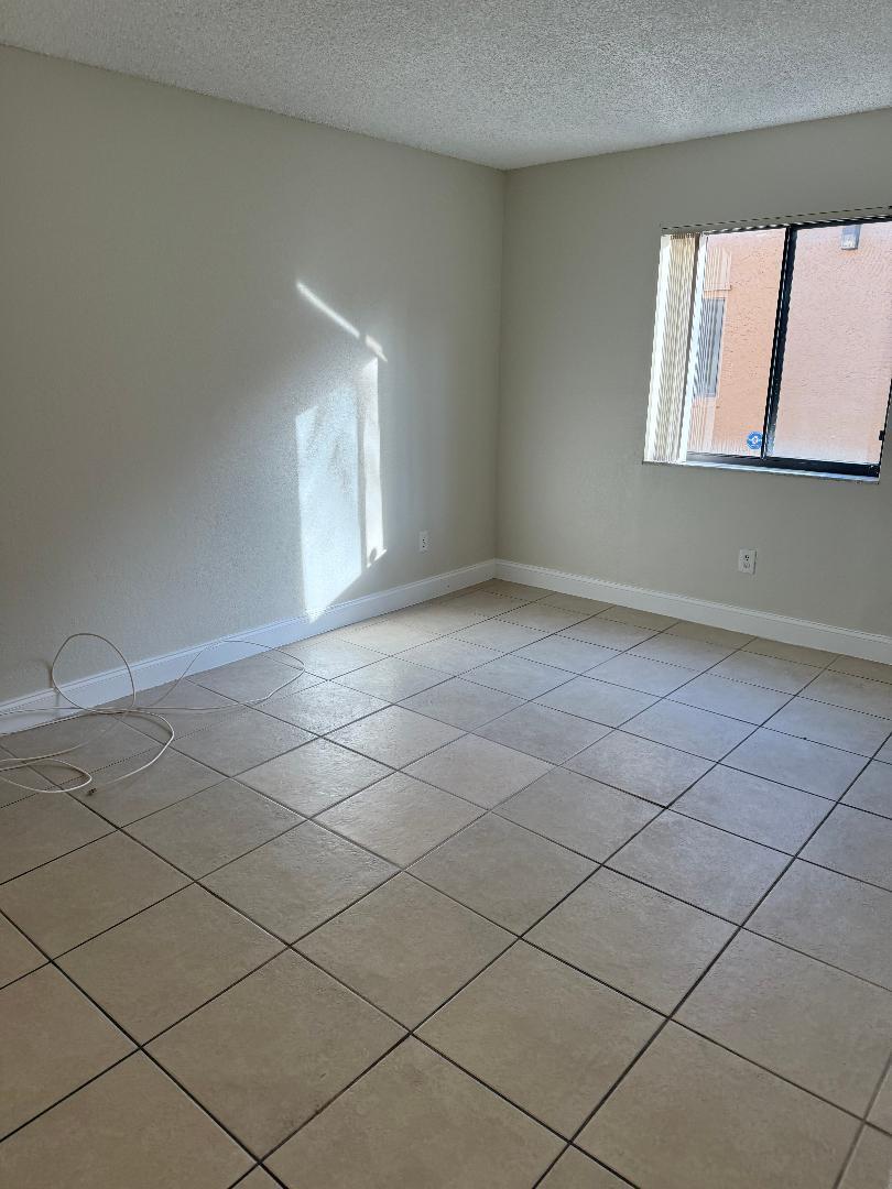 LAURELS AT SHERWOOD CONDO - Residential Lease