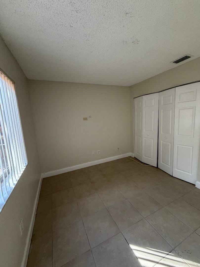 LAURELS AT SHERWOOD CONDO - Residential Lease