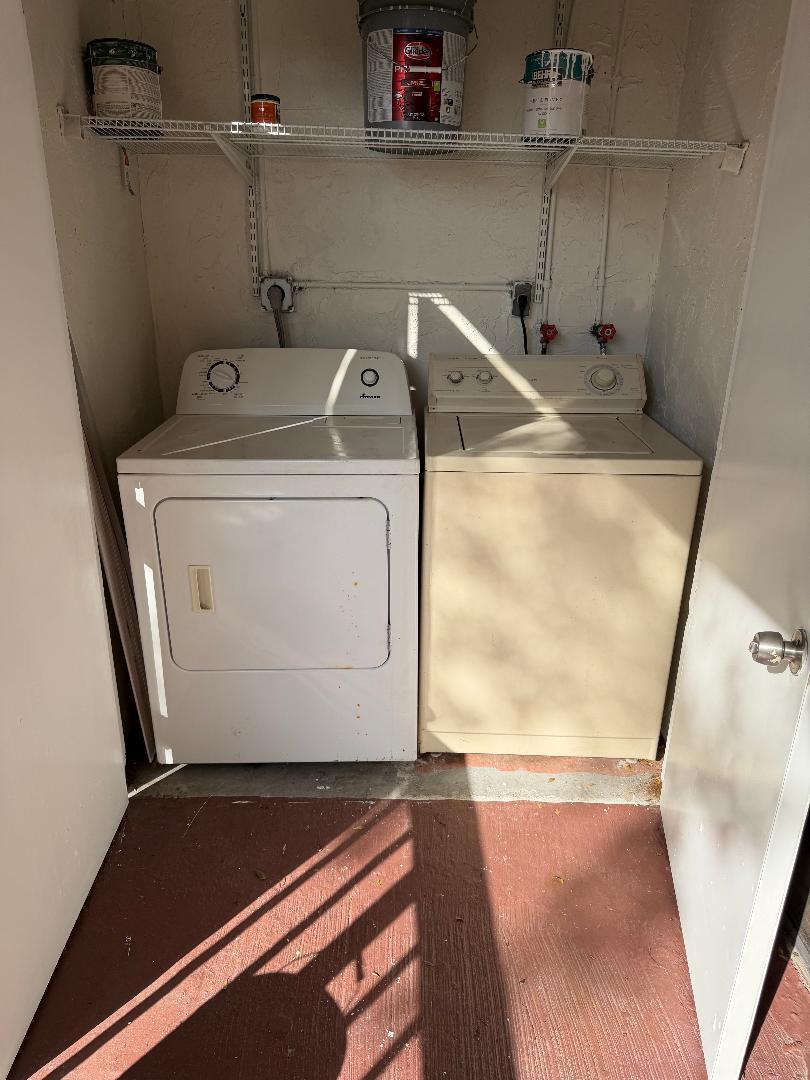 LAURELS AT SHERWOOD CONDO - Residential Lease