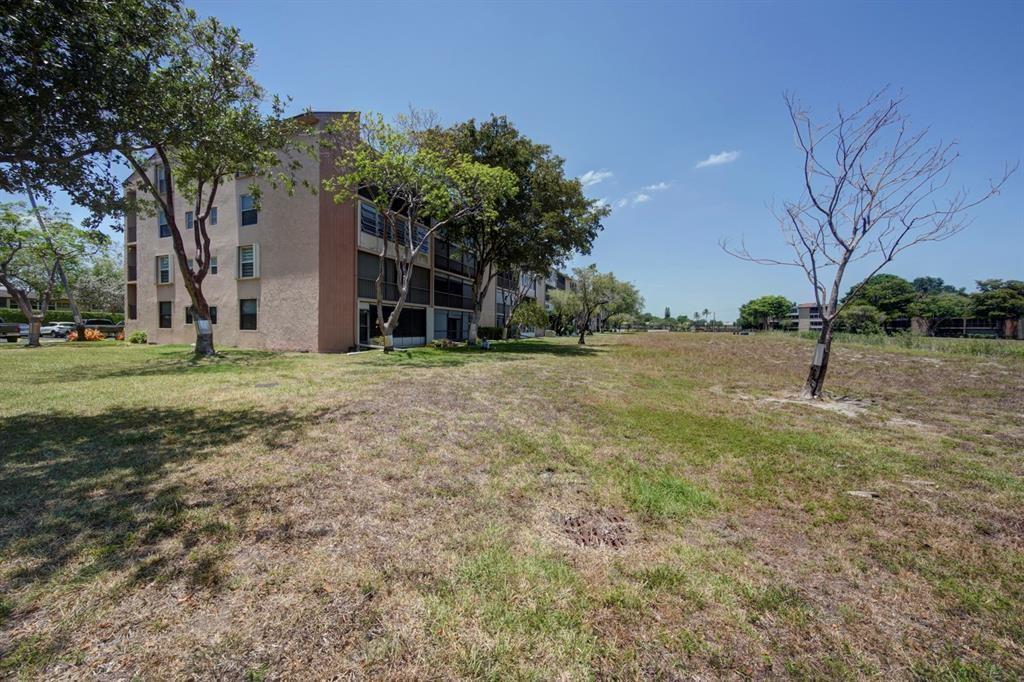 Palm Lakes - Residential