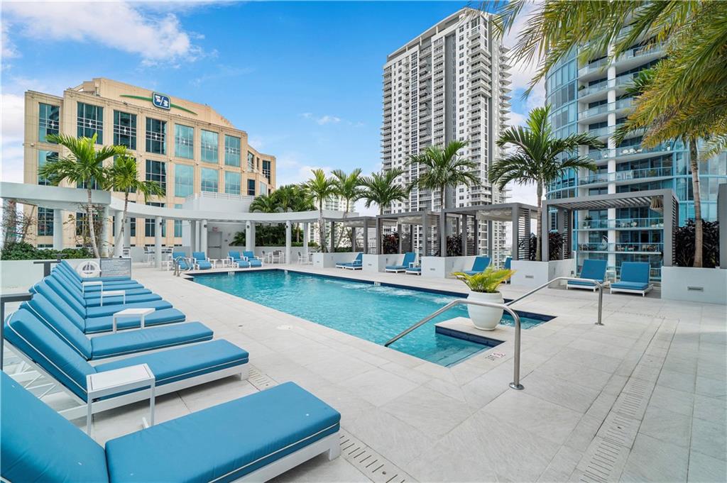 100 Las Olas - Residential