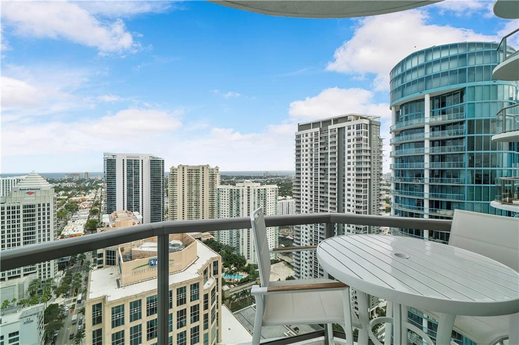 100 Las Olas - Residential