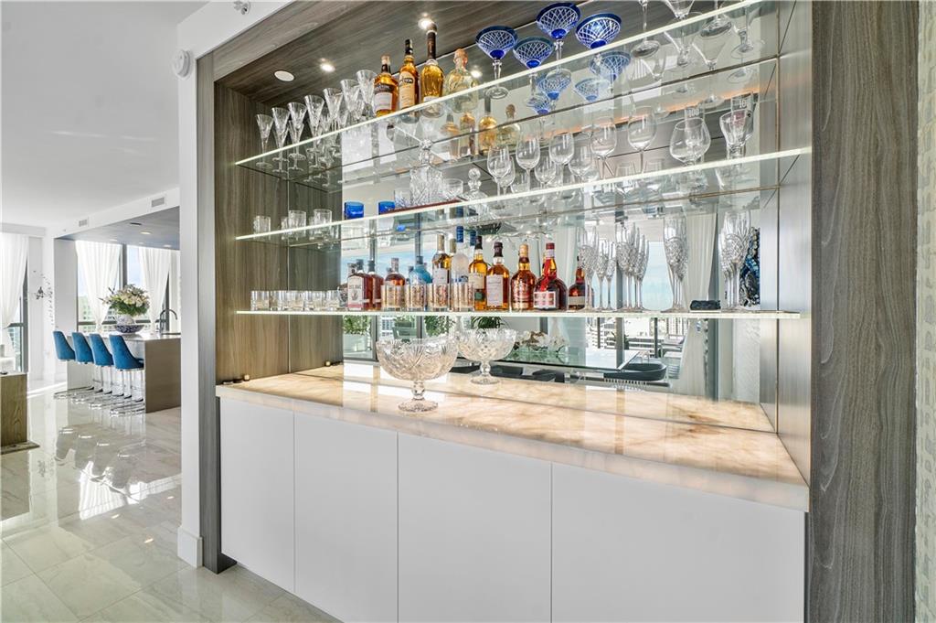 100 Las Olas - Residential
