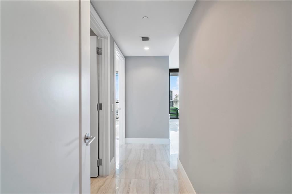 100 Las Olas - Residential