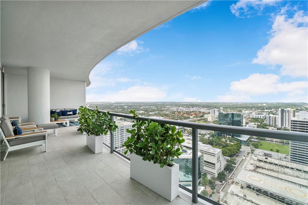 100 Las Olas - Residential