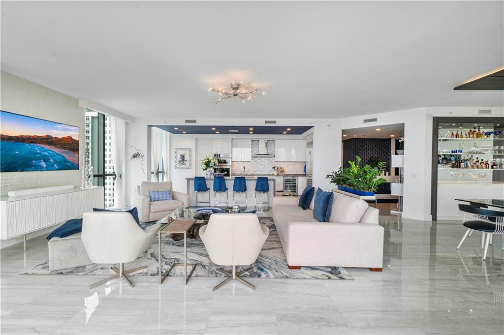 100 Las Olas - Residential