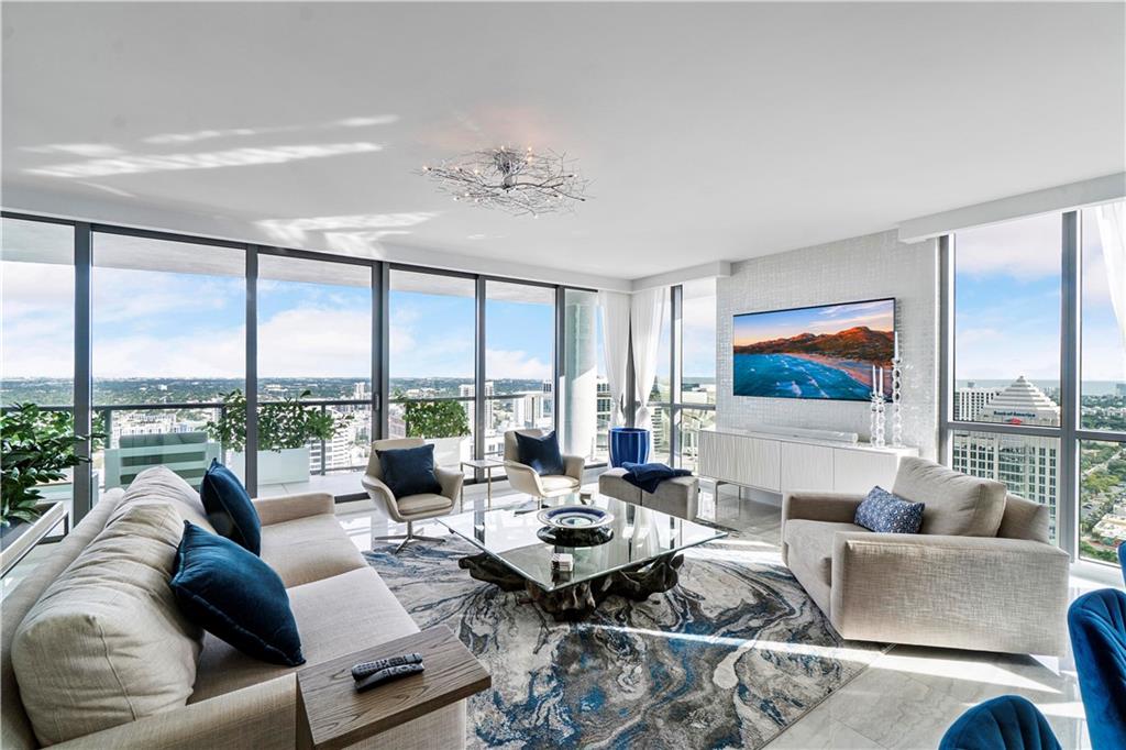 100 Las Olas - Residential