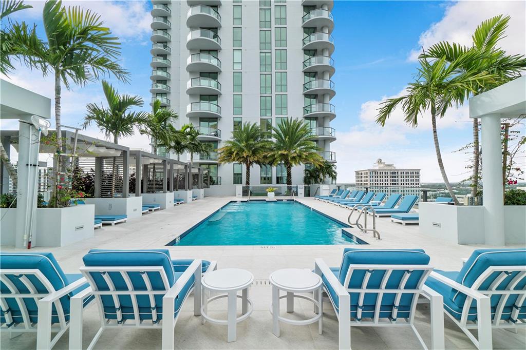 100 Las Olas - Residential