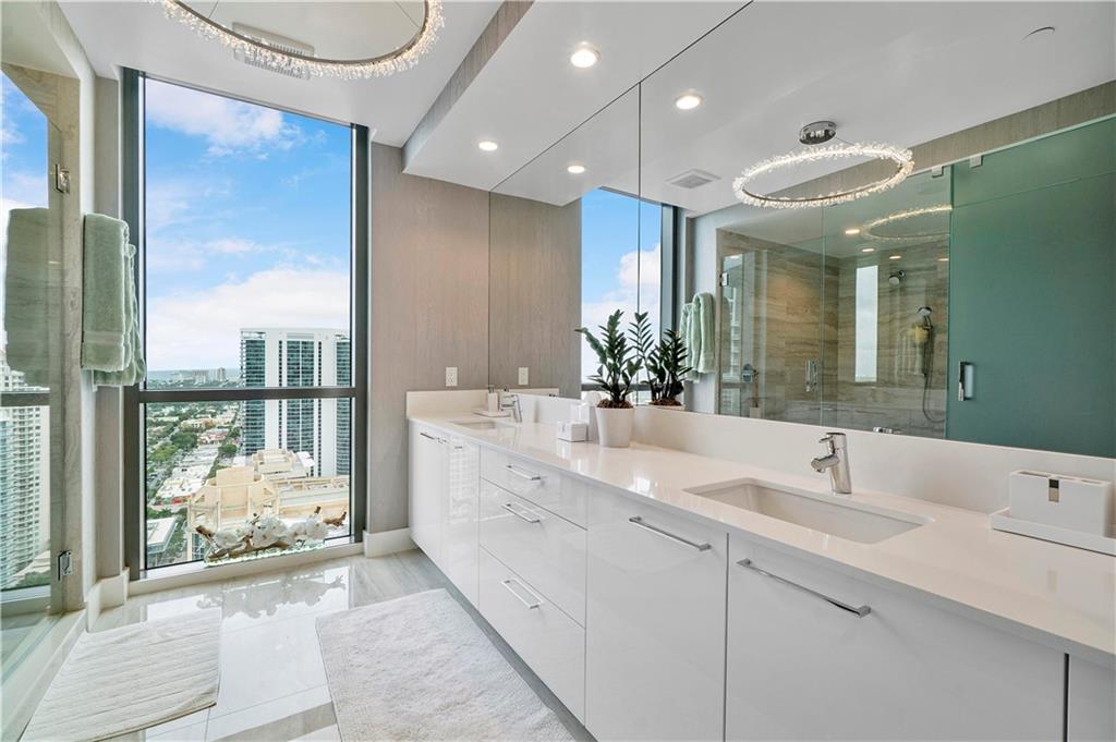 100 Las Olas - Residential
