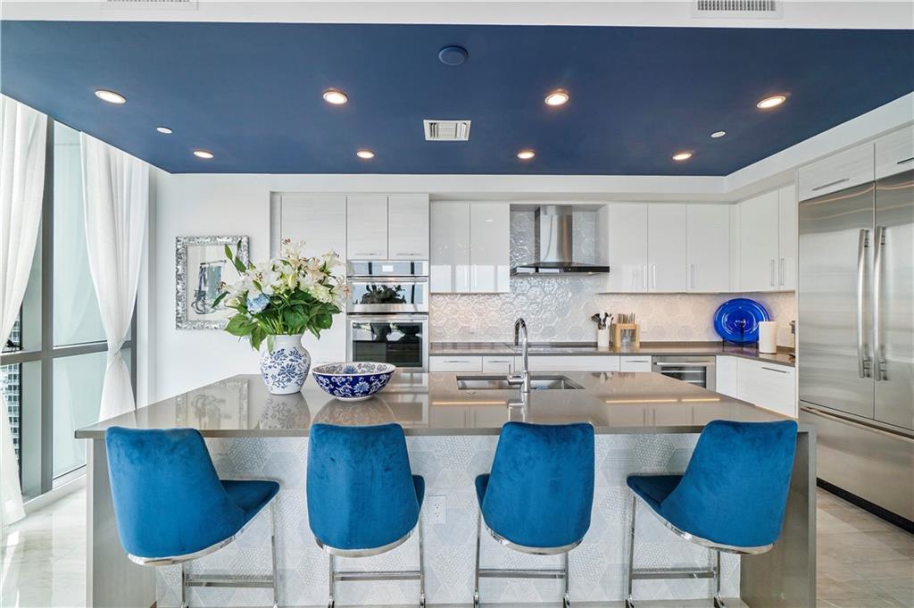 100 Las Olas - Residential