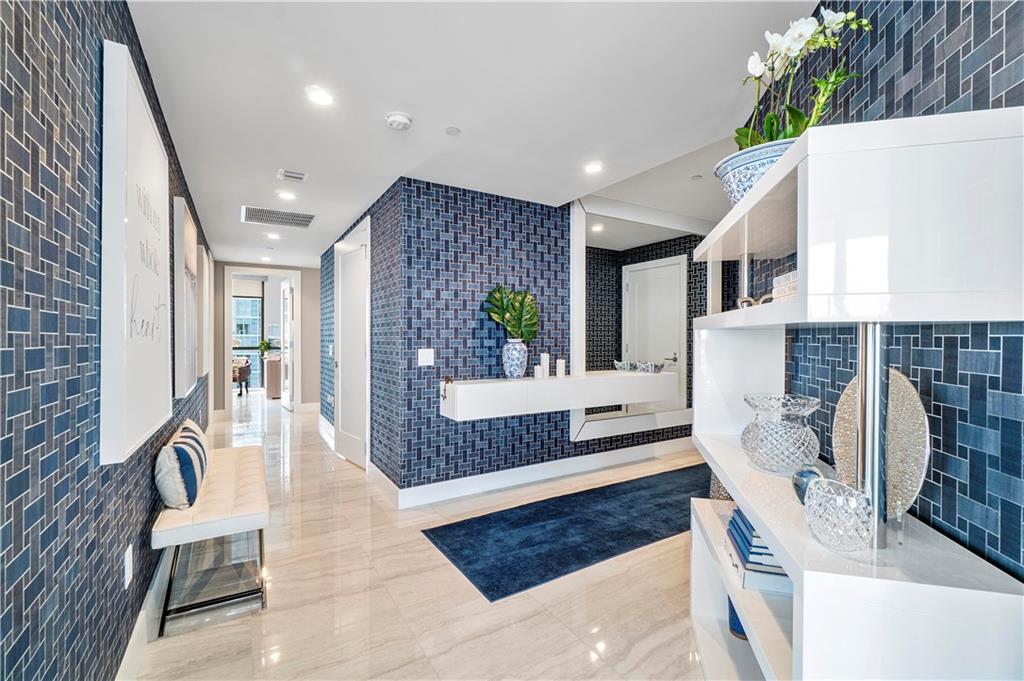 100 Las Olas - Residential
