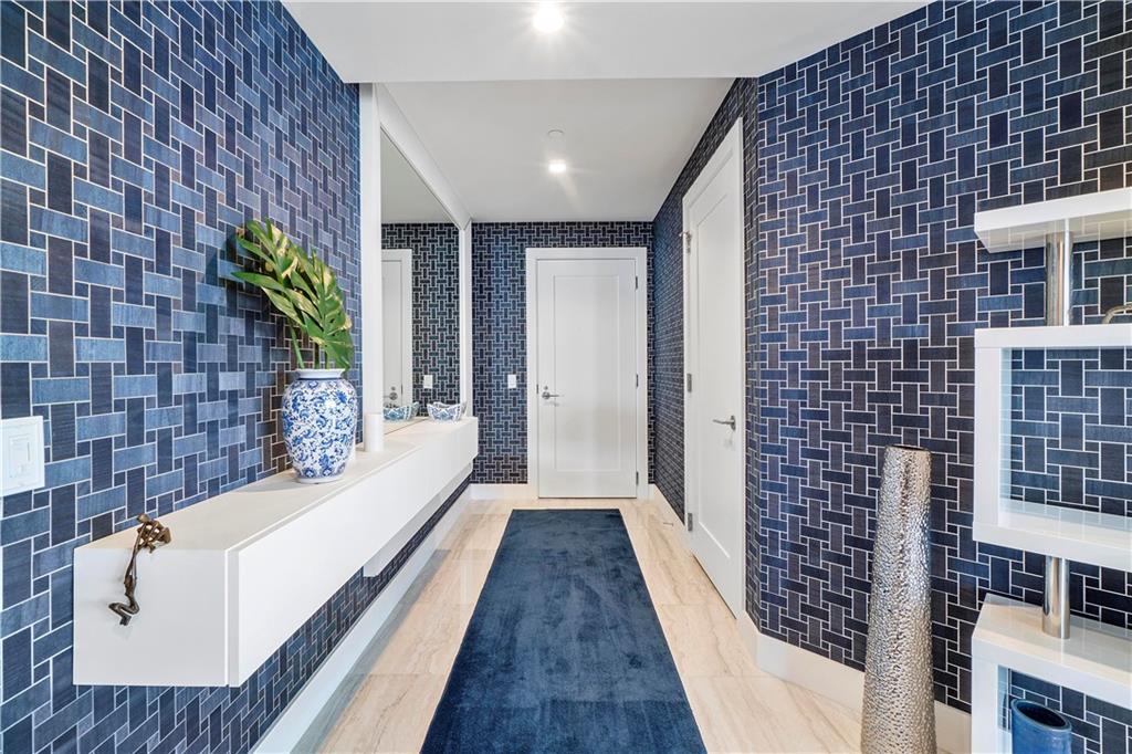 100 Las Olas - Residential