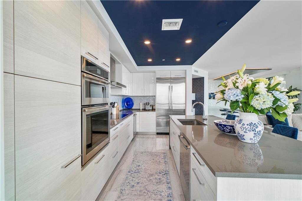 100 Las Olas - Residential