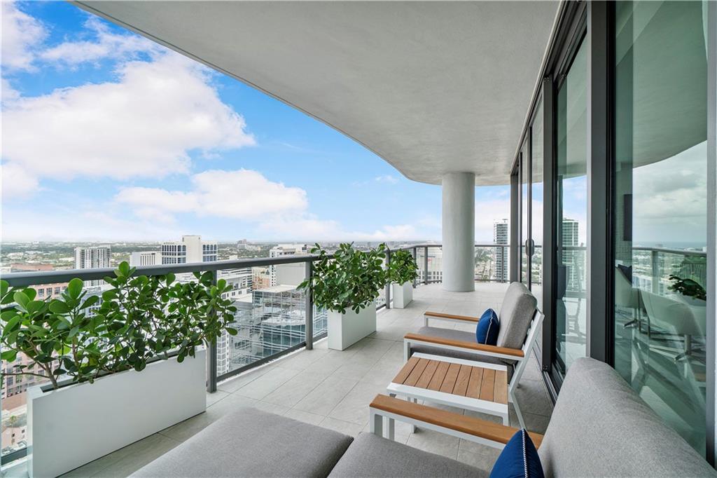 100 Las Olas - Residential