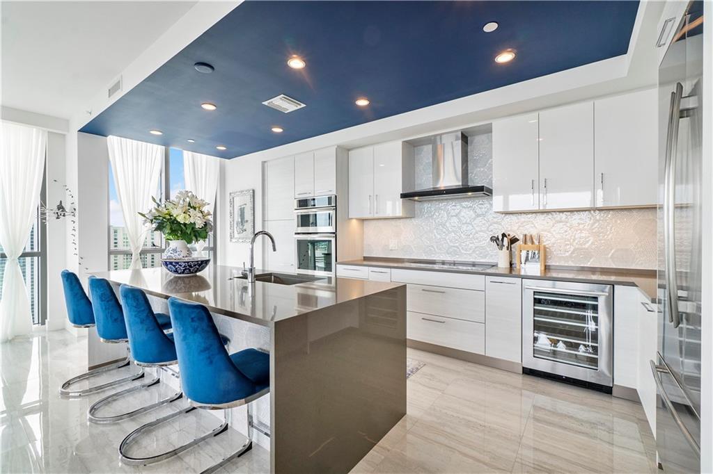 100 Las Olas - Residential