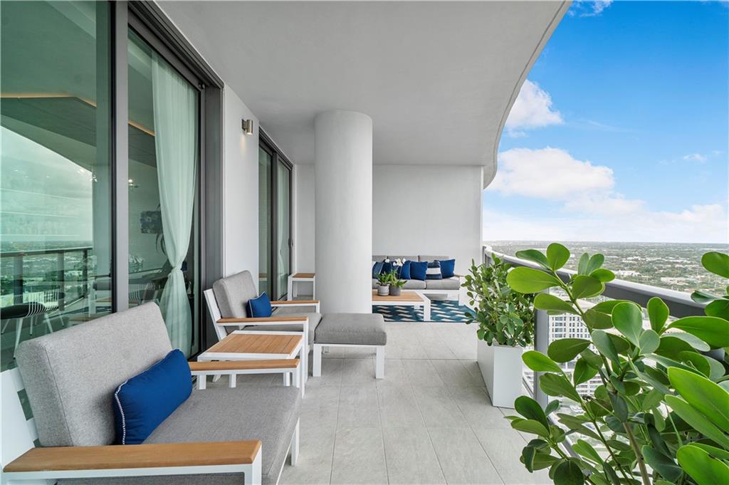100 Las Olas - Residential