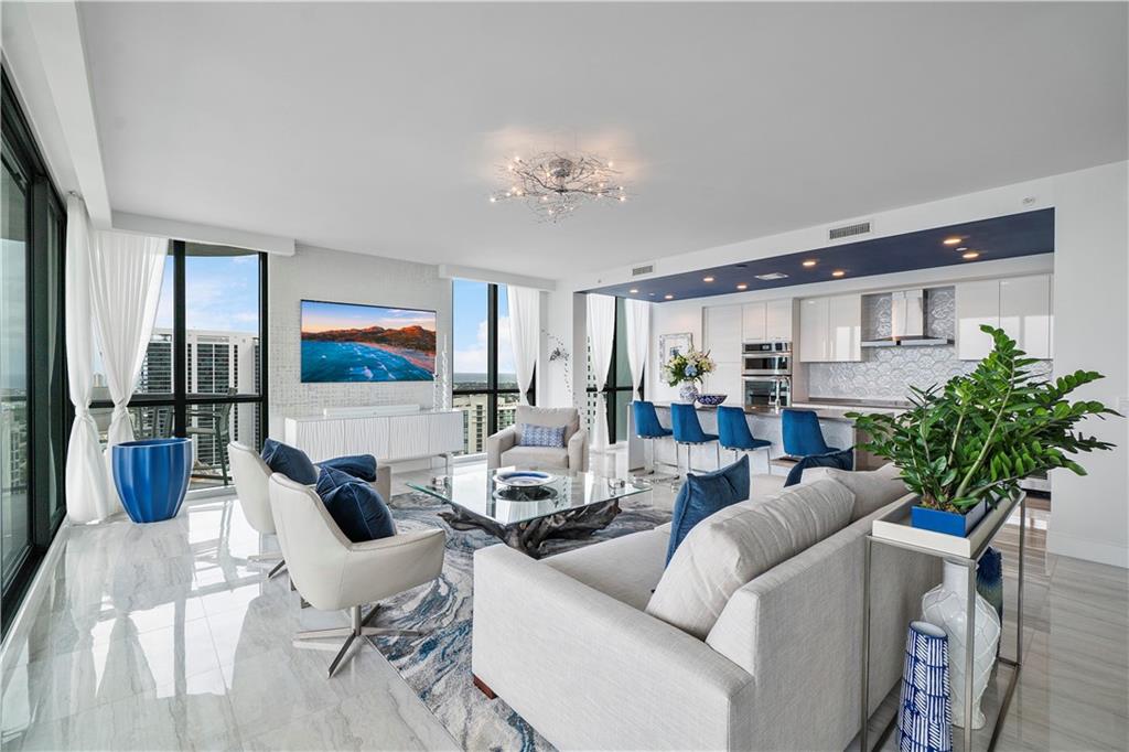 100 Las Olas - Residential