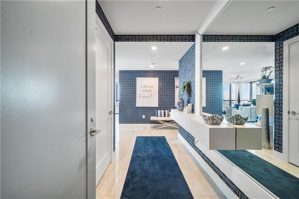 100 Las Olas - Residential