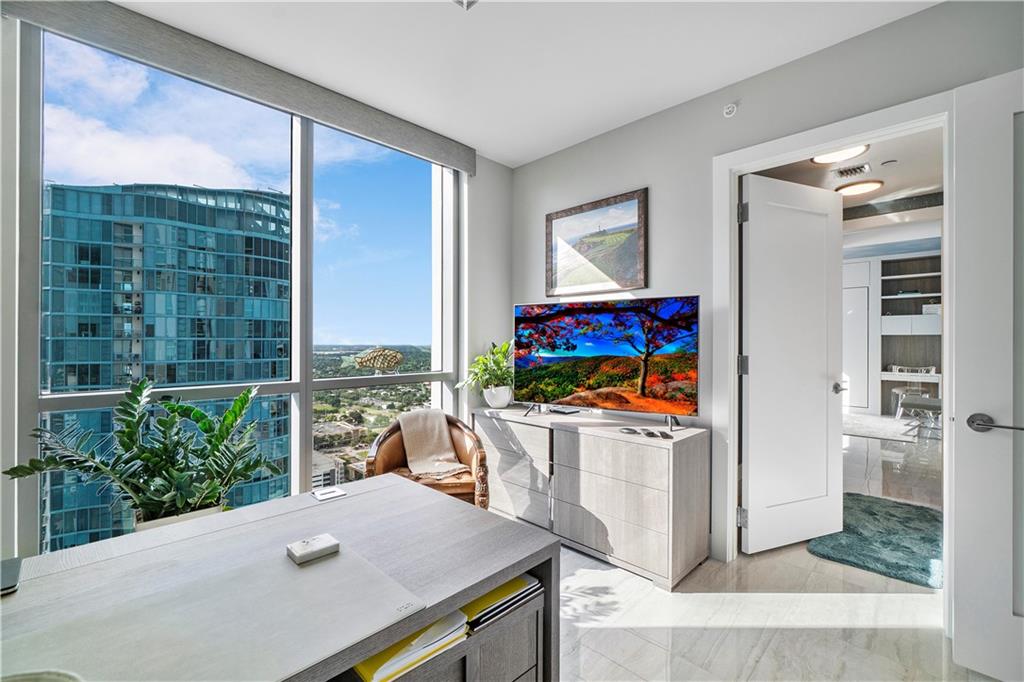 100 Las Olas - Residential