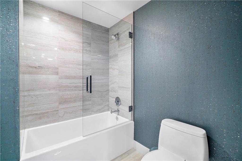 100 Las Olas - Residential