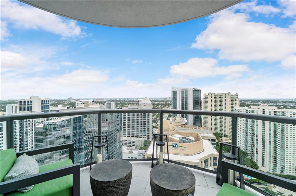 100 Las Olas - Residential
