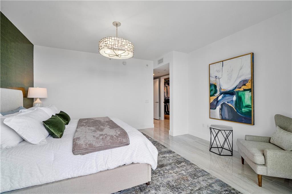 100 Las Olas - Residential
