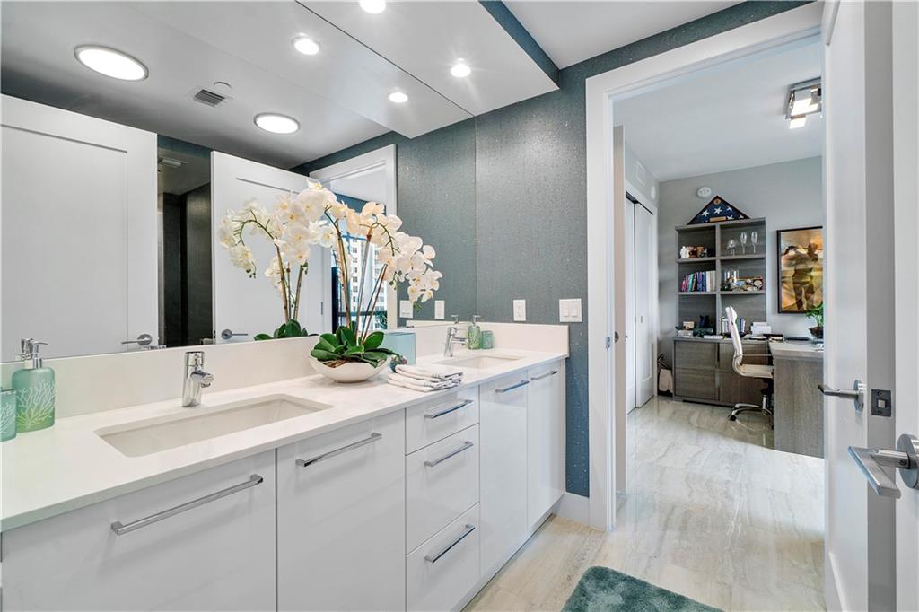 100 Las Olas - Residential