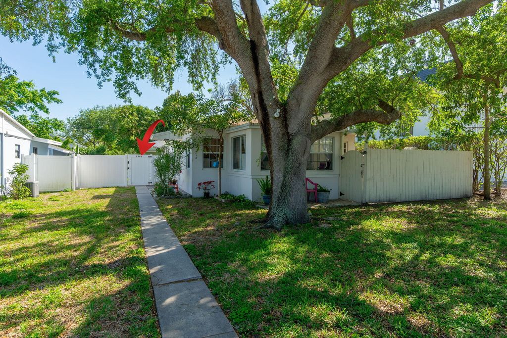 Photo of 214 NE 11th Street #B, Delray Beach, FL 33444 (MLS # B26008013)