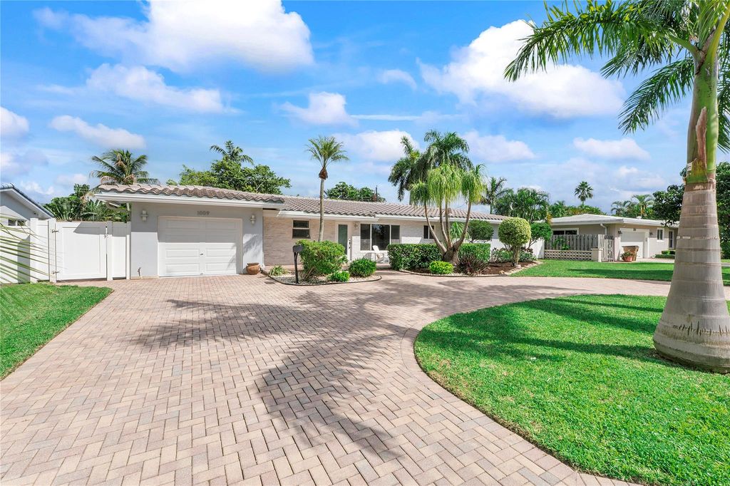 Photo of 1009 SE 10th Ct, Deerfield Beach, FL 33441 (MLS # F10528830)