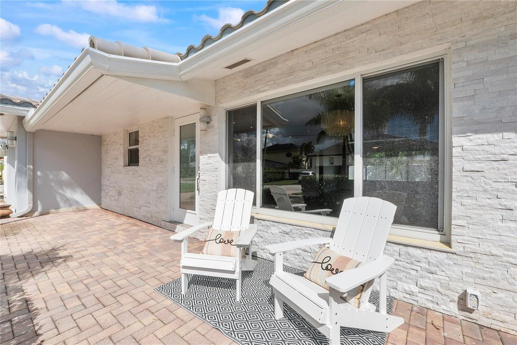 Photo of 1009 SE 10th Ct, Deerfield Beach, FL 33441 (MLS # F10528830)