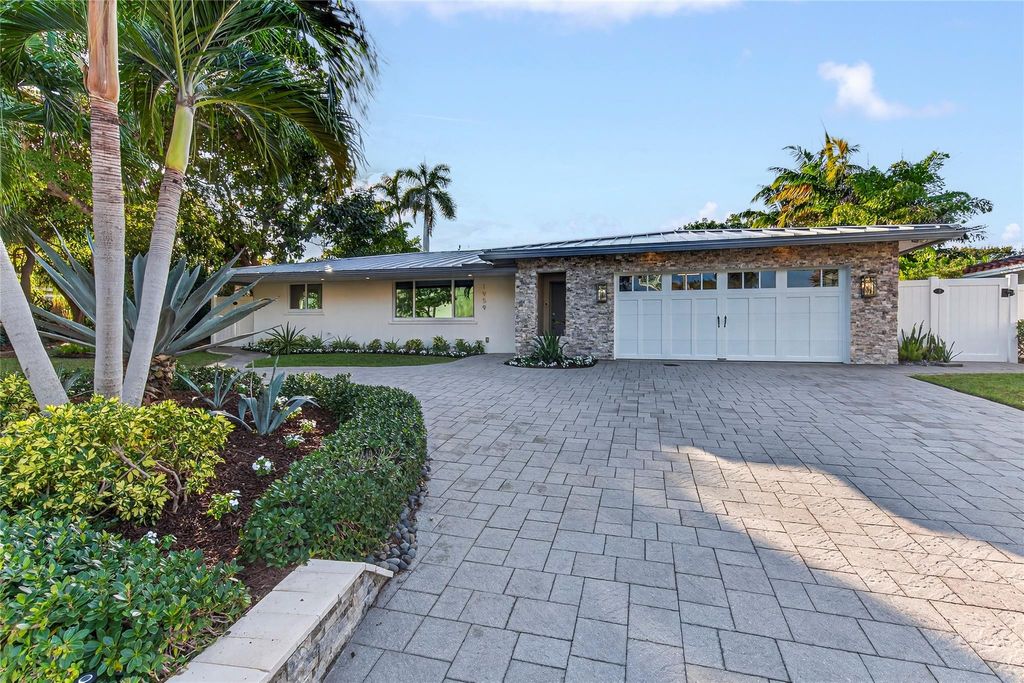 Photo of 1959 SE 25th Avenue, Fort Lauderdale, FL 33316 (MLS # F10538529)