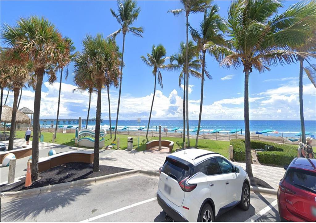 APARTMENT IS UNDER RENOVATION, PHOTOS AREN'T UP TO DATE. OVERSIZED 2/2, STEPS FROM BEACH, SHOPS, OUTDOOR CAFES, ENTERTAINMENT & DFB PIER. W/DRIFTWOOD PLANK VINYL FLOORING, CREAM TRIM & CROWN MOLDINGS, DARK REAL WOOD KITCHEN CABS W/PASS THRU, GRANITE, BUILT IN MICRO, GLASS TOP SELF CLEAN RANGE, NICKLE HARDWARE. CENT AC. LG BEDRMS, WALK IN PRIV LAUNDRY W/FULL SIZE W/D, EXCEPTIONAL STORAGE SPACE. TUBSHOWER/COMBOS. BLDG PRIVATELY OWNED ALLOWS QUICK YES OR NO. NO SMOKING . NO DOGS, CATS OK W/ NONREFUND DEP.