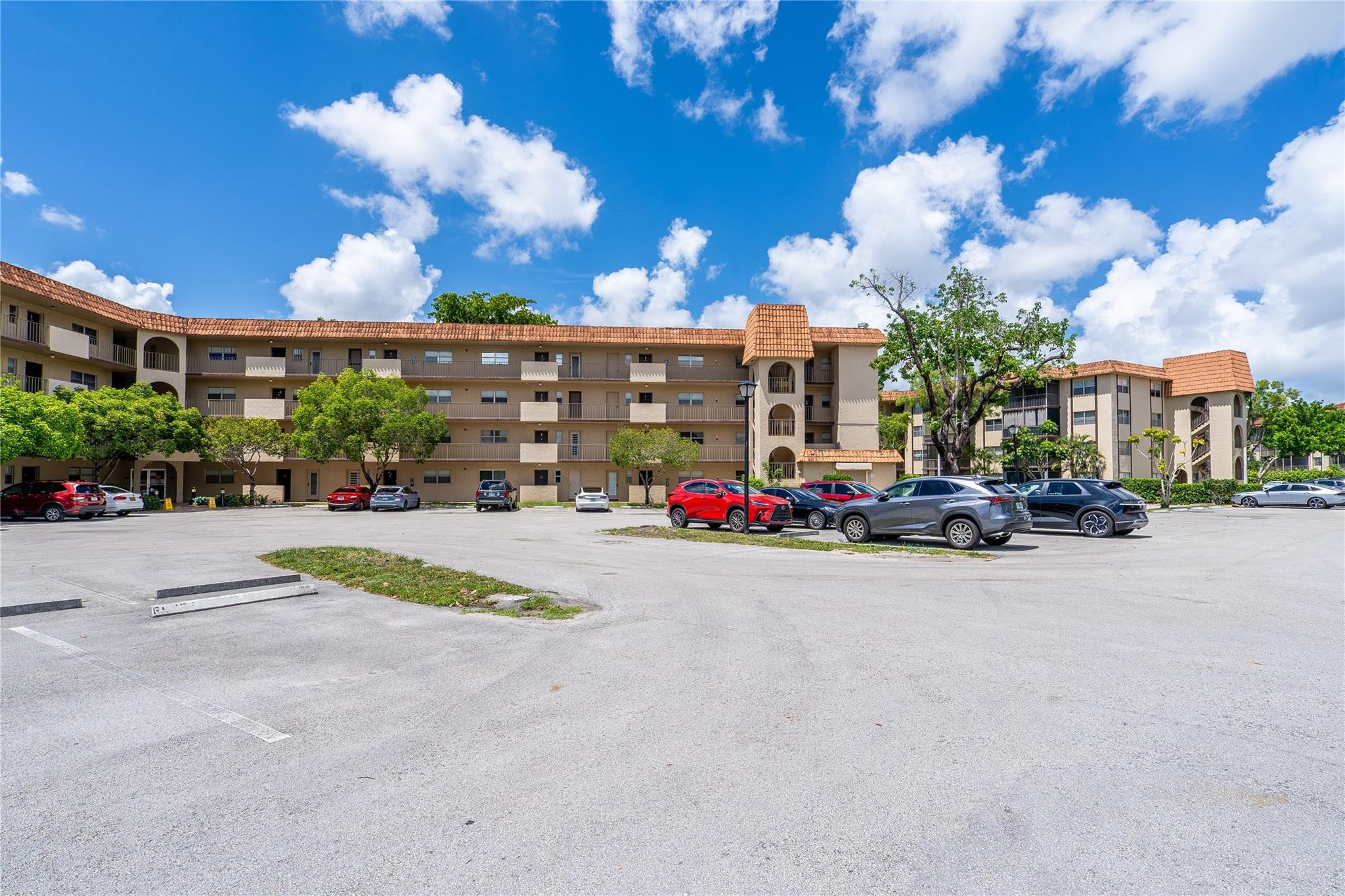 INVERRARY COUNTRY CLUB - Residential