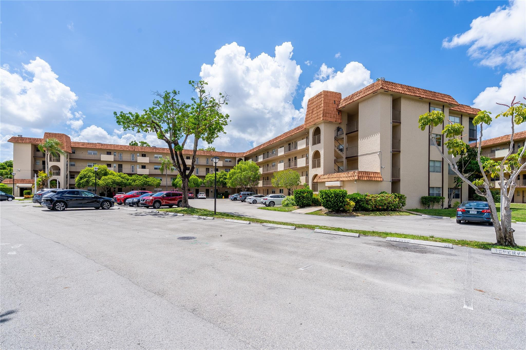 INVERRARY COUNTRY CLUB - Residential