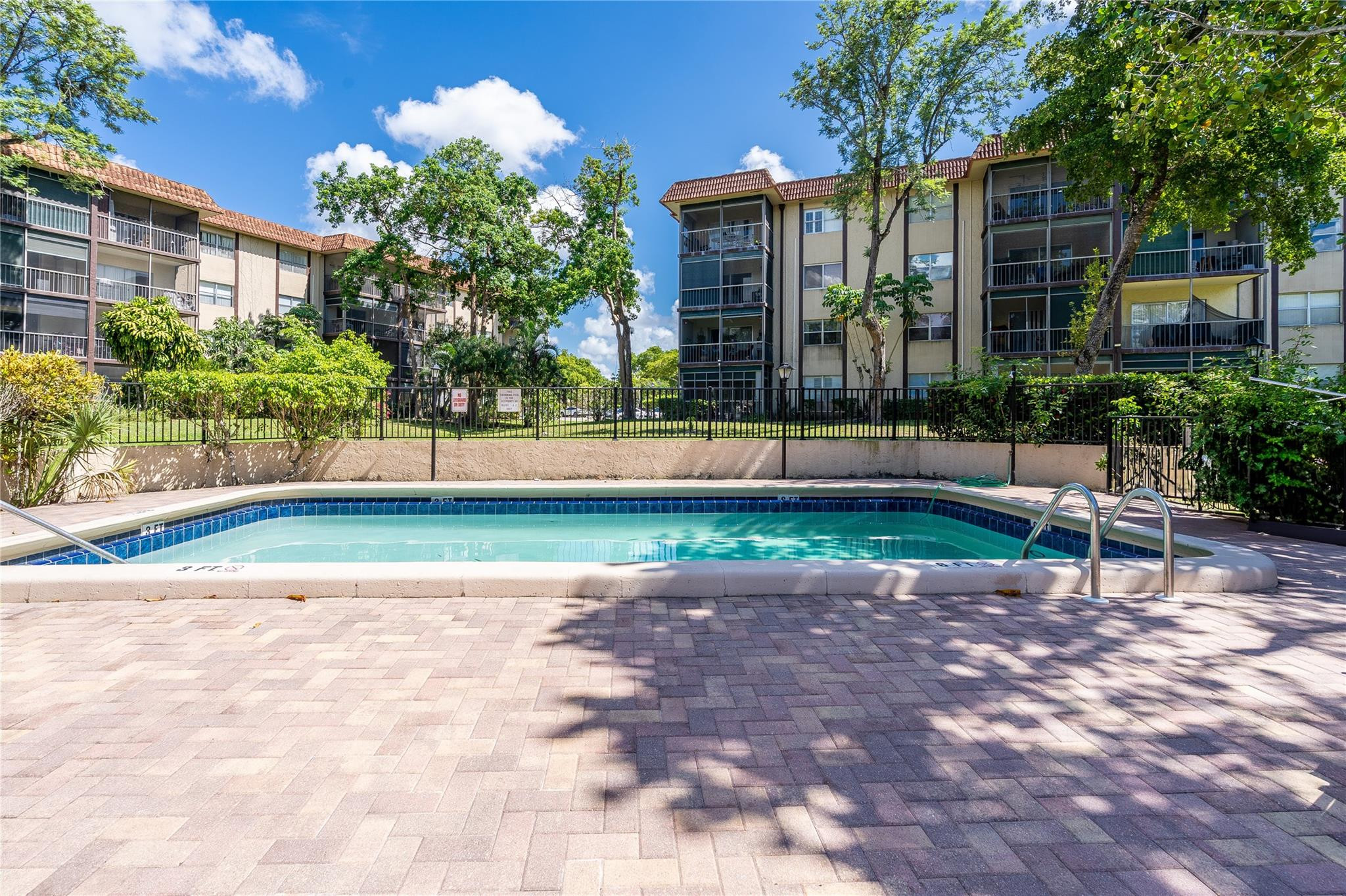 INVERRARY COUNTRY CLUB - Residential